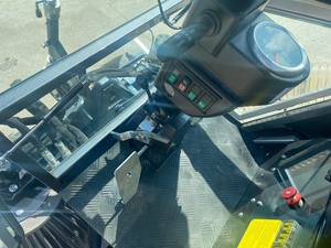 Barredora diésel confiable de servicio pesado Solución de limpieza de gran capacidad para áreas urbanas de alto tráfico con componente de motor central - Product Image 6