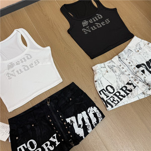 여름 여성용 2피스 민소매 라인스톤 U넥 탱크탑과 그래피티 리벳 반바지 스커트 스트릿룩 - Product Image 2