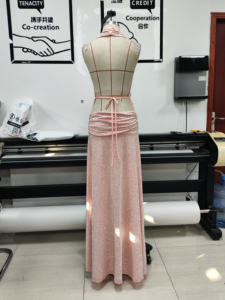 فستان سهرة فاخر SB3681 بتصميم كرة مع فتحة صدر عميقة على شكل V، فستان طويل مثير مفتوح الظهر مع تطريز وشق عالي - Product Image 6