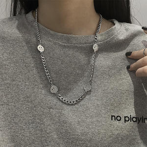 Collar con Expresiones Faciales de Feliz, <span class=keywords><strong>Triste</strong></span>, <span class=keywords><strong>Enojado</strong></span> <span class=keywords><strong>y</strong></span> Alegre, Cadena Estilo Suéter Hip-hop de Moda para Mujer - Product Image 4