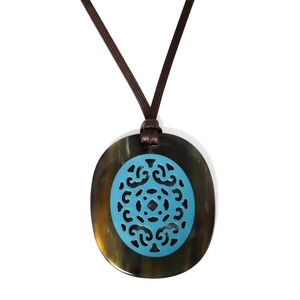 Colgante Boho Artesanal de Cuerno de Búfalo con Diseño Tallado Intrincado, Collar Hecho a Mano de Buena Calidad - Product Image 1