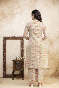 Ensemble Kurta et Palazzo en Rayonne Blanche de Créateur pour Femme, Col Montant, Patte de Boutonnage Frontale, Fausses Boutons, Doux, Confortable, Élégant, Ethnique - Product Image 4