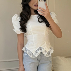 Nouvelle <span class=keywords><strong>chemise</strong></span> en dentelle à manches bouffantes pour <span class=keywords><strong>femme</strong></span>, style européen et américain 2026, avec laçage au dos et taille ajustée, design tendance - Product Image 5