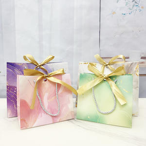 <span class=keywords><strong>Sac</strong></span> cadeau d'anniversaire personnalisé haut de gamme, papier d'emballage de forme personnalisée, papier d'emballage mat gaufré exquis - Product Image 3