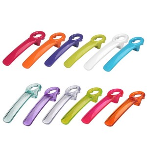 Ouvre-bouteille manuel coloré portable de conception moderne pour usage domestique, ouvre-boîte en plastique blanc pour restaurant - Product Image 1