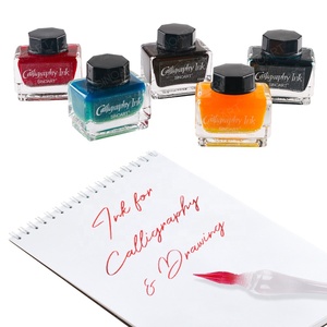 <span class=keywords><strong>Inchiostro</strong></span> <span class=keywords><strong>per</strong></span> <span class=keywords><strong>Calligrafia</strong></span> SINOART 15ml, 12 Colori, Bottiglia di <span class=keywords><strong>Inchiostro</strong></span> Glitterato <span class=keywords><strong>per</strong></span> <span class=keywords><strong>Calligrafia</strong></span> e Lettering - Product Image 1