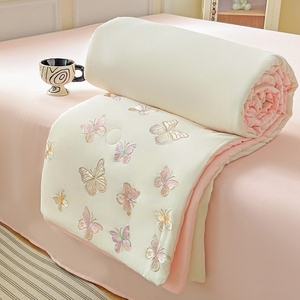 Set Copripiumino Estivo King Size 4 Pezzi in Tessuto Spazzolato Lavato con Ricamo, Motivo Farfalla da Sogno - Product Image 1