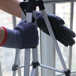 Guantes de Seguridad de Resistencia Calibre 15 de Tejido sin Costuras de Nailon y Spandex con Revestimiento de Nitrilo Espumoso y Puntos de PVC Antideslizantes en la Palma para un Agarre Adherente - Product Image 2