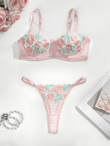 Bloemenkant Lingerie Set met Tulle rok, choker en kousenbandjes - Product Image 5