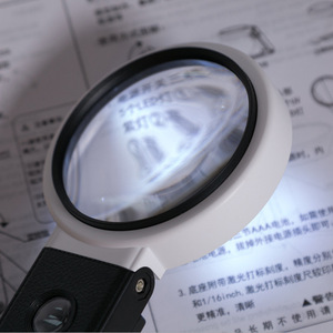 Lente d'Ingrandimento 3.5X25X con 6 LED, Supporto per Lettura a Mani Libere di Giornali - Product Image 3