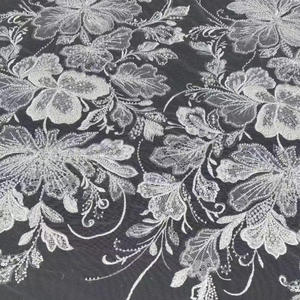 Tissu en dentelle blanche élégante à <span class=keywords><strong>gros</strong></span> motifs floraux perlés pour robe <span class=keywords><strong>de</strong></span> mariée - Product Image 1