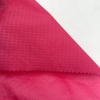 Auf Lager: Gewebter Karierter 100% Nylon Ripstop Leichtgewicht 20D 30 g/m² Stoff Glänzendes Gitter Wasserfest für Pufferjacke Fallschirmstoff