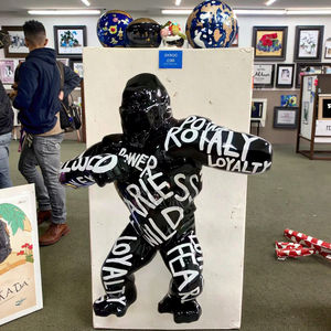 低関税手塗りグラスファイバー樹脂工芸品ゴリラキングコング像ドンキーコングモデル彫刻オランウータン像 - Product Image 4