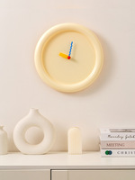 Cremefarbene Tischuhr im Upholding-Stil für die Inneneinrichtung, Geräuschlose Standuhr