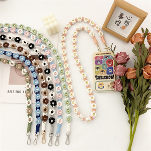 สายคล้องโทรศัพท์แบบยาว 120 ซม. สไตล์โบฮีเมียน ทำมือ ถักแบบปรับได้ สะพายคอหรือสะพายข้าง ลายดอกเดซี่ ป้องกันการสูญหาย - Product Image 4