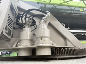 Grue mobile d'occasion Zoomlion ZTC1300V 130H de marque chinoise, 130T, en bon état avec moteur et pompe, disponible à Dubaï. - Product Image 4
