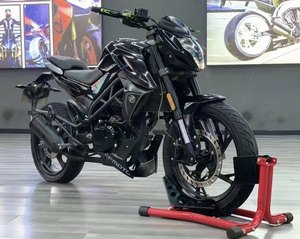 Motocicleta Usada NK150 de Gasolina de 4 Tiempos, Cinco Velocidades, 110 mph, Bajo Kilometraje, Bien Mantenida, CFMOTO NK15 - Product Image 1