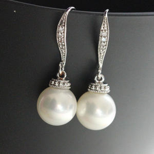 Orecchini Pendenti E960 in Oro Bianco con Perle Akoya, Montatura in Oro 18K, Perle Coltivate Rotonde, Gioielli Classici da Sposa per Donna - Product Image 3