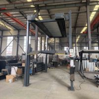 Système de stockage de véhicules à 4 poteaux, triple empileur, élévateur de stationnement hydraulique à 3 niveaux pour garage