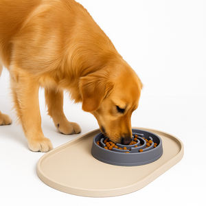 Yeniden kullanılabilir silikon köpek kasesi <span class=keywords><strong>Mat</strong></span> ekstra kalın Oval ve yuvarlak şekil su geçirmez evcil hayvan besleme paspası yükseltilmiş kenar ile - Product Image 2