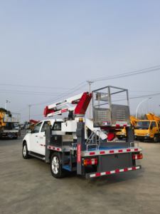 Véhicule de travail aérien basé sur un pick-up Isuzu, 13,5 mètres, pour l'<span class=keywords><strong>arboriculture</strong></span> et l'entretien paysager - Product Image 3