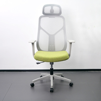 Chaise de bureau ergonomique en maille avec design moderne, pivotante et inclinable, idéale pour travailler sur ordinateur