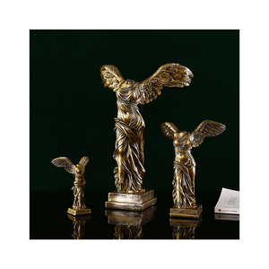 Figurine d'ange en plâtre blanc nacré avec couronne florale