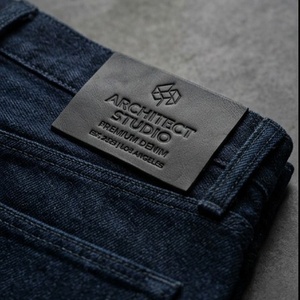 Etichette in Pelle Nera Ecologiche Personalizzate con Logo in Rilievo per Abbigliamento, <span class=keywords><strong>Forma</strong></span> Rettangolare in Rotolo - Product Image 1