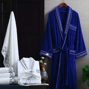 2025 nuovo Design <span class=keywords><strong>accappatoio</strong></span> di lusso <span class=keywords><strong>100</strong></span>% <span class=keywords><strong>cotone</strong></span> bianco e blu <span class=keywords><strong>accappatoio</strong></span> migliore qualità ricamata per <span class=keywords><strong>uomo</strong></span> tessuto logo personalizzato - Product Image 4