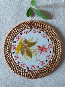 Dessous de verre ronds en rotin avec cœur en porcelaine du Vietnam, lot de 6 pièces avec support - Product Image 3