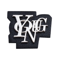 Fabricant de vêtements personnalisés Etiquettes à bagages en cuir noir avec patchs logos pour baskets Paillettes brodées en 3D pour chapeau