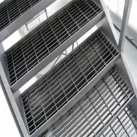 Marches d'escalier extérieur de conception moderne Échelle en acier inoxydable Marches en acier galvanisé Caillebotis Caractéristiques de sécurité améliorées selon