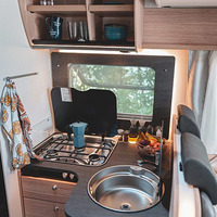 Nouvelles caravanes mobiles personnalisées 2026 pour le voyage en plein air, maisons roues et camping-cars avec équipement moderne
