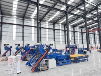 Machine automatique de clouage de palettes en bois pour la fabrication de palettes européennes et américaines