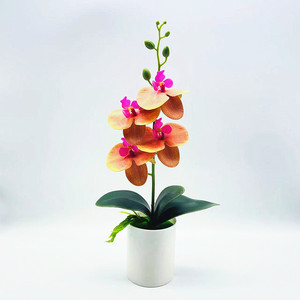 Orchidée Phalaenopsis artificielle Qi Xing 37 cm en PVC souple, plante décorative pour mariage en pot - Product Image 1