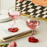 Verre à vin créatif en forme de cœur à talon haut, en verre borosilicate, design élégant et minimaliste, cadeau parfait pour