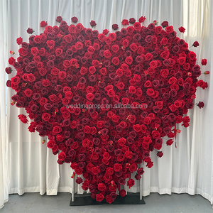 Proposta di matrimonio a Dubai proposta di matrimonio idee grande cuore fatto con fiori rossi amore a Dubai - Product Image 1