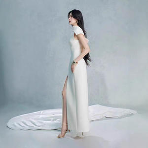 Robe de soirée élégante Design vietnamien Robe fendue élégante sans manches Robe <span class=keywords><strong>longue</strong></span> solide à dos nu de niche - Product Image 2