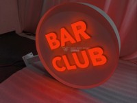 Enseigne de bar personnalisée pour pubs, en acrylique rouge à bords chanfreinés, en acier inoxydable, boîte LED double face, étanche IP67 pour intérieur, fabrication de précision