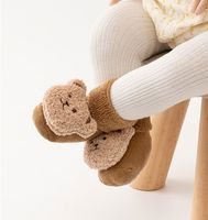 Nouveau-né bébé chaussettes éponge polaire épaissie automne et hiver bébé mi-mollet chaussettes de sol antidérapantes chaussettes pour tout-petits en gros