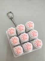 Porte-clés anti-stress patte de chat à 9 touches, jouet sensoriel lumineux à pression, gadget mignon pour soulager l'anxiété pour enfants et adultes