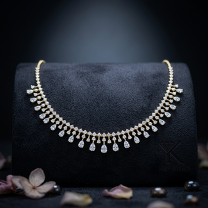 Collier élégant en or massif 14K 18K avec diamants ronds de laboratoire et pendentif poire gradué, motif floral à franges, pour femme, idéal pour mariages et soirées. - Product Image 1