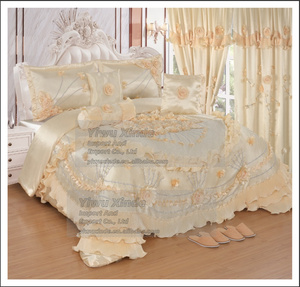 Ensemble de literie de mariage de luxe 10 pièces avec rideaux assortis, taies d'oreiller, pantoufles, collection de couette de mariée - Product Image 3