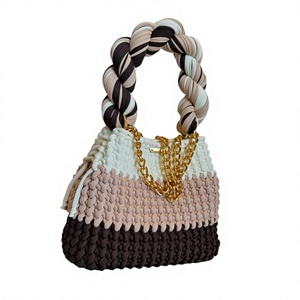 Sac en crochet imperméable pour femme, écologique, durable et léger, avec poignée tressée en fil de t-shirt et fermeture à rabat magnétique - Product Image 2