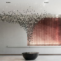 Lustre de luxe en verre et galets, suspension personnalisée en pierre irrégulière pour projets hôteliers et villas