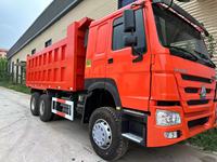 Camion lourd diesel Howo d'occasion à conduite à droite 6x4 375 ch 12 pneus 30 m³ benne basculante à prix abordable