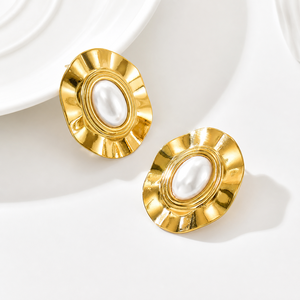 Boucles d'oreilles ovales en perles imitation, acier inoxydable plaqué or 14 carats sous vide - Product Image 1