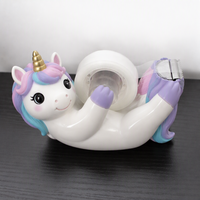 Distributeur de ruban adhésif licorne en polyrésine avec logo personnalisé, coupe-ruban en résine motif animal de dessin animé mignon pour la décoration de bureau des enfants et la papeterie.