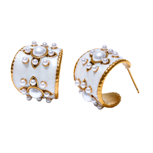 Pendientes de Perlas en Forma de C con Diseño de Gota de Aceite Vintage, Elegantes Pendientes de Acero Inoxidable con Baño de Oro de 18K PVD Estilo Palacio - Product Image 1