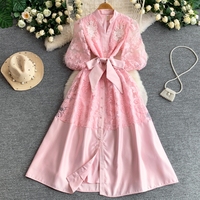 Robe midi décontractée WIWT pour femme, élégante, rose, en dentelle patchwork, coupe trapèze, col montant, manches longues bouffantes, avec ceinture et nœud, idéale pour le quotidien et les fêtes